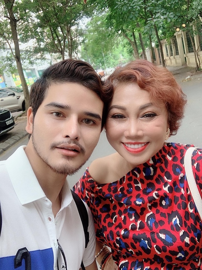 Hé lộ đời thực của chàng bác sĩ đẹp như trai Tây tình tứ với Siu Black-2