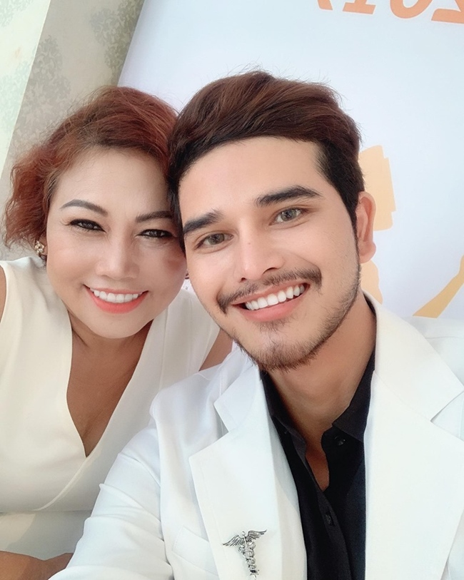 Hé lộ đời thực của chàng bác sĩ đẹp như trai Tây tình tứ với Siu Black-3