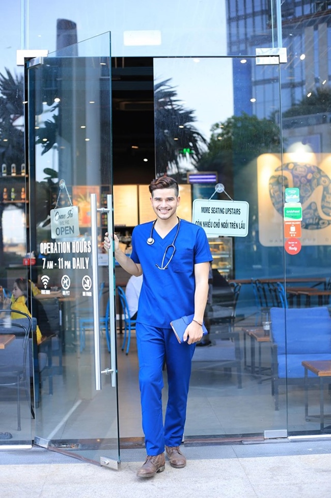 Hé lộ đời thực của chàng bác sĩ đẹp như trai Tây tình tứ với Siu Black-10