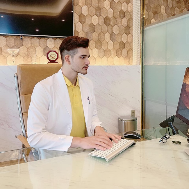 Hé lộ đời thực của chàng bác sĩ đẹp như trai Tây tình tứ với Siu Black-11