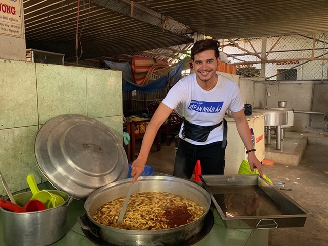 Hé lộ đời thực của chàng bác sĩ đẹp như trai Tây tình tứ với Siu Black-20