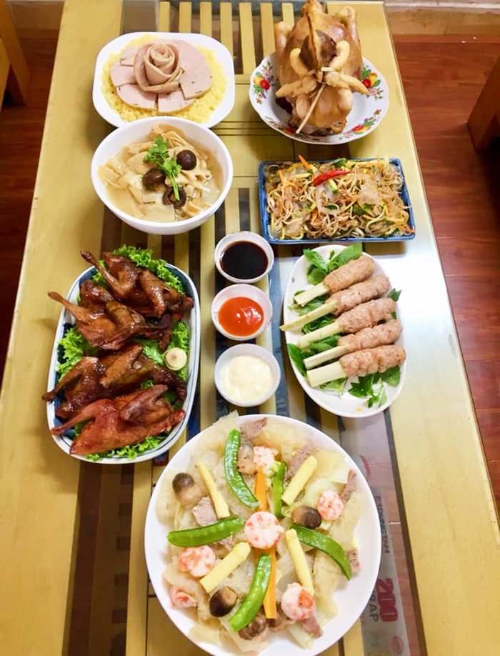 Chị em chia sẻ mâm cỗ cúng Rằm tháng 7 nhiều màu sắc ngập tràn mạng xã hội-16