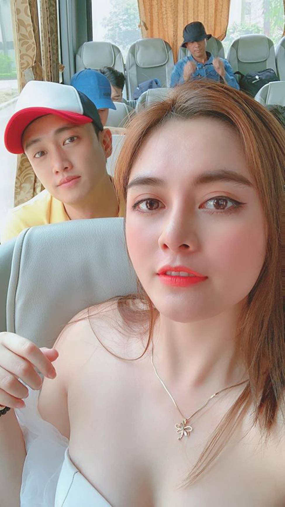 Ảnh đời thường nóng bỏng khác hẳn trên phim của dàn gái xinh Về nhà đi con-16