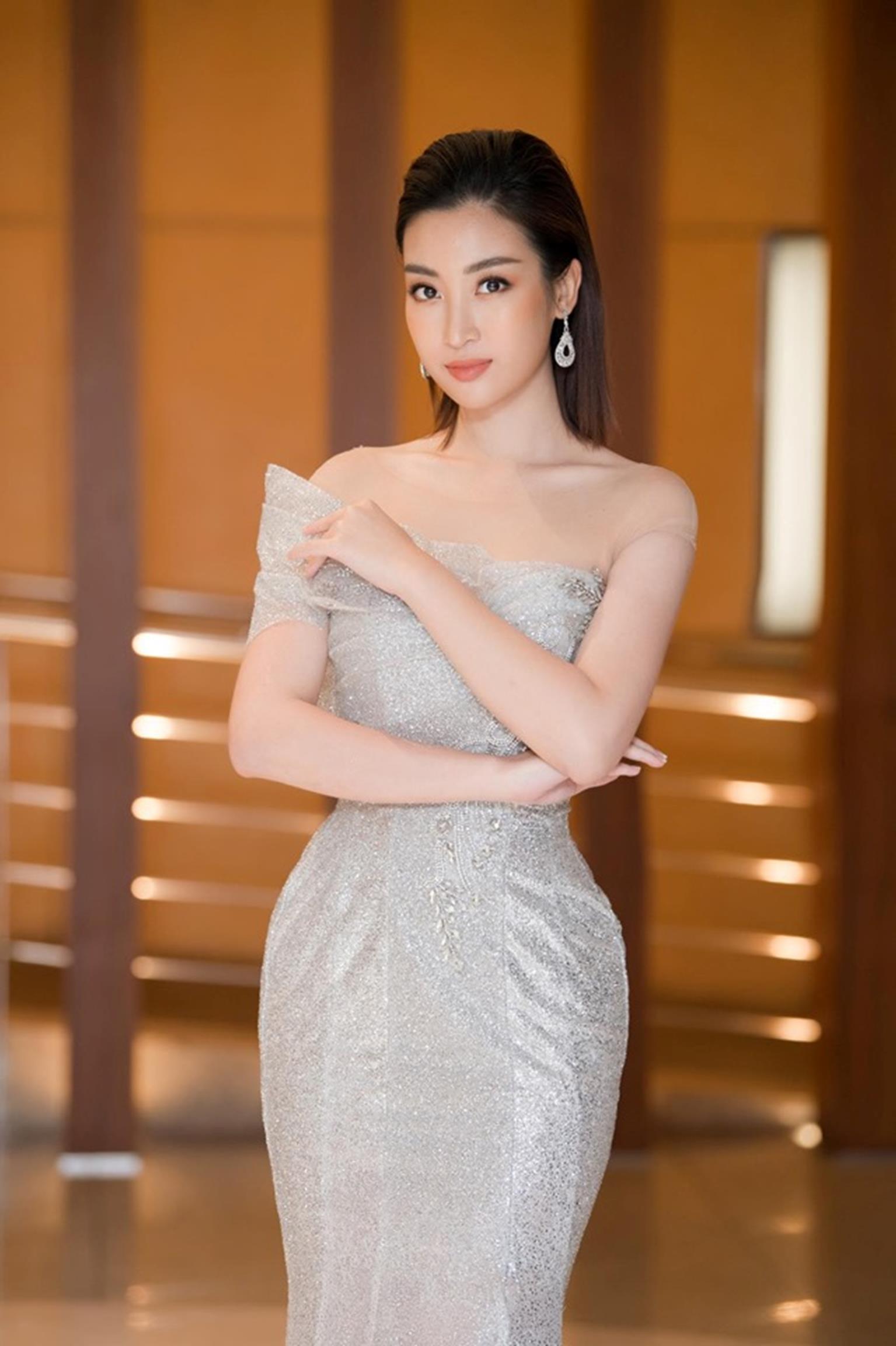 Hoa hậu Đỗ Mỹ Linh mặc đẹp tựa nữ thần, phớt lờ ồn ào bủa vây?-2