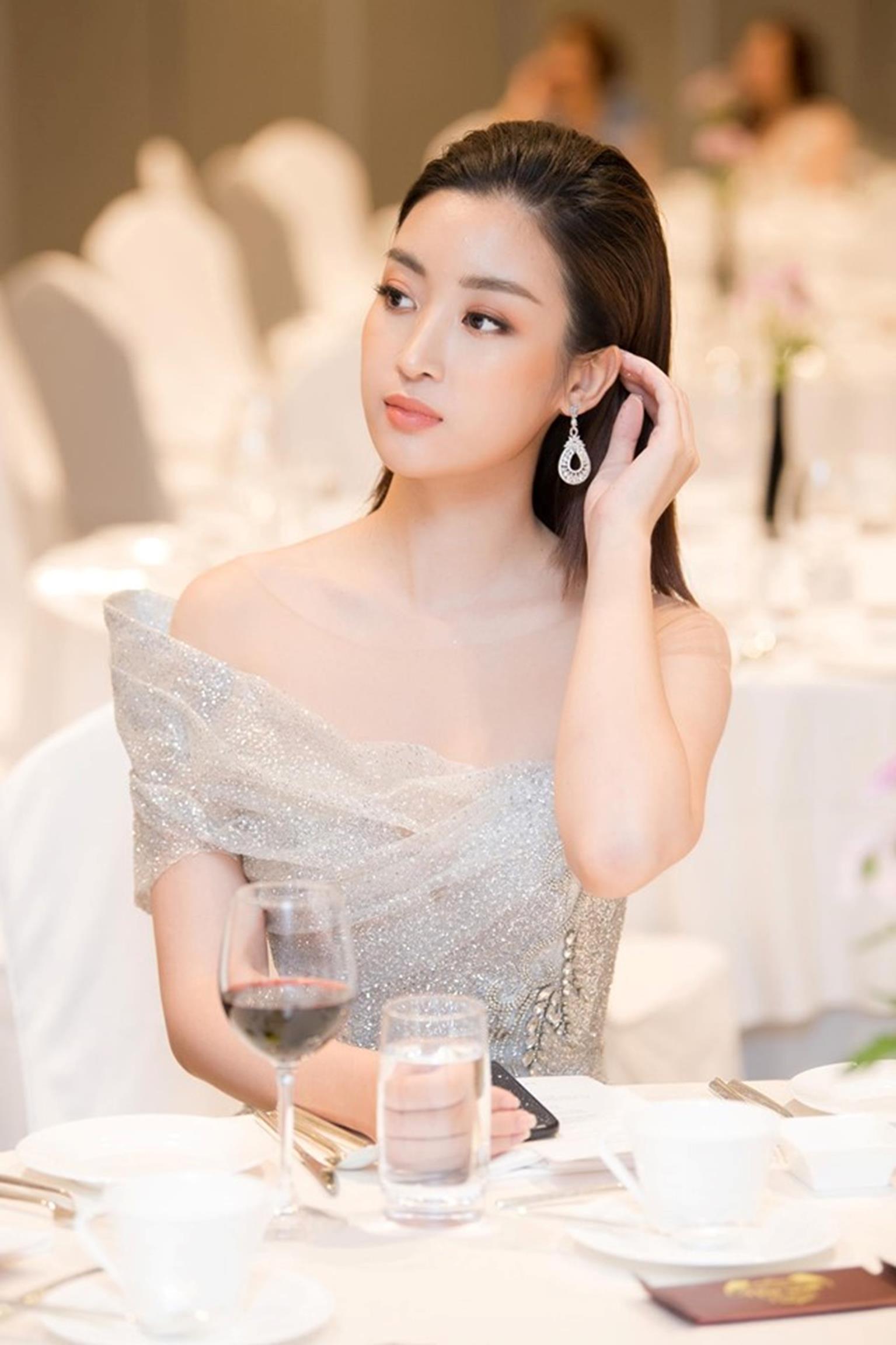 Hoa hậu Đỗ Mỹ Linh mặc đẹp tựa nữ thần, phớt lờ ồn ào bủa vây?-3