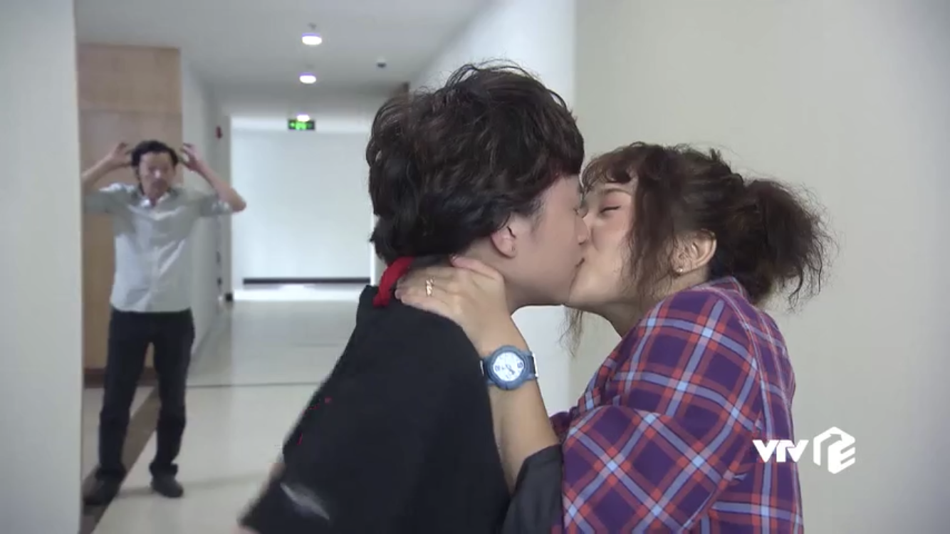 Về nhà đi con: Dương ụp bánh kem vào mặt gái xinh sau khi bị cướp mất nụ hôn đầu đời ngay trước mắt bố Sơn-4