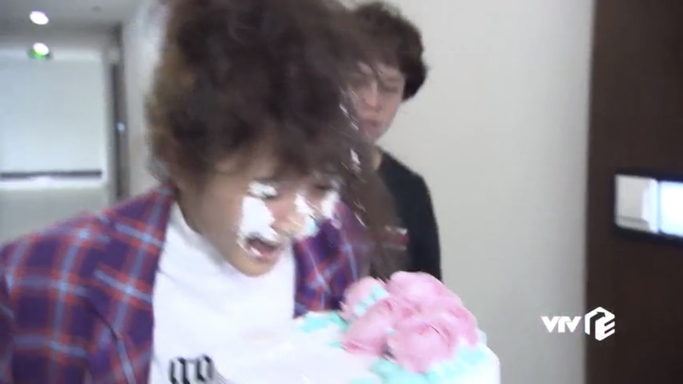 Về nhà đi con: Dương ụp bánh kem vào mặt gái xinh sau khi bị cướp mất nụ hôn đầu đời ngay trước mắt bố Sơn-7