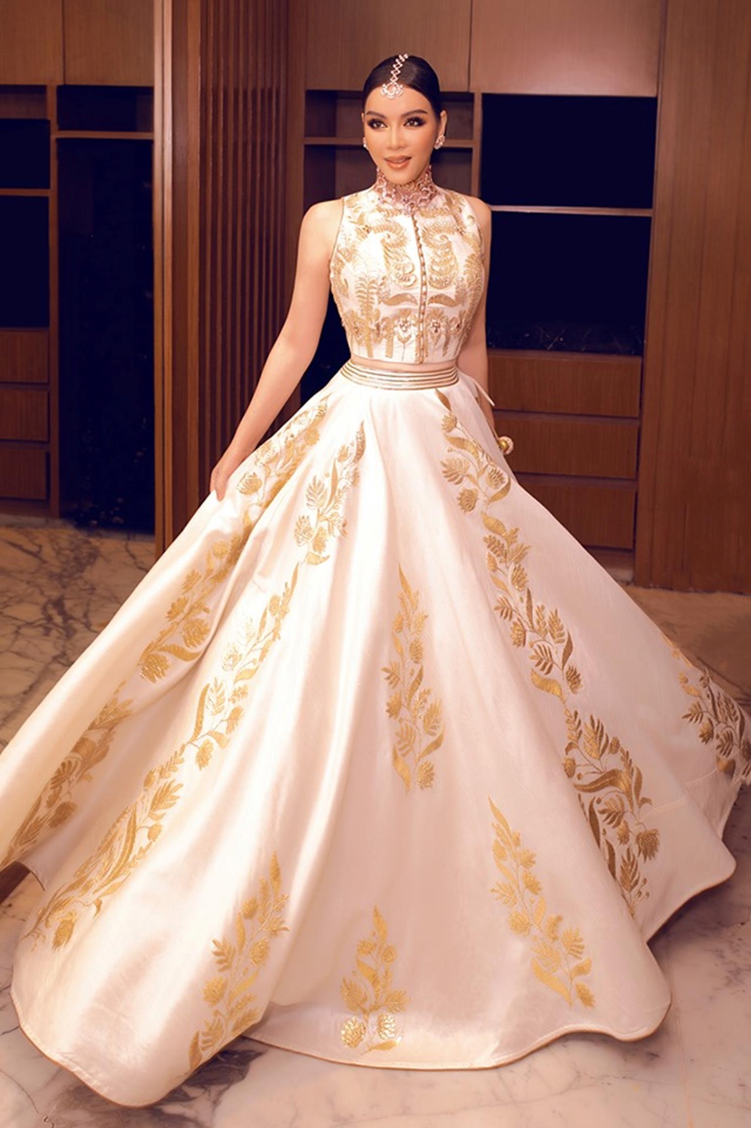 Lý Nhã Kỳ diện váy dát vàng dự tiệc sinh nhật của tỷ phú giàu nhất Ấn Độ-2