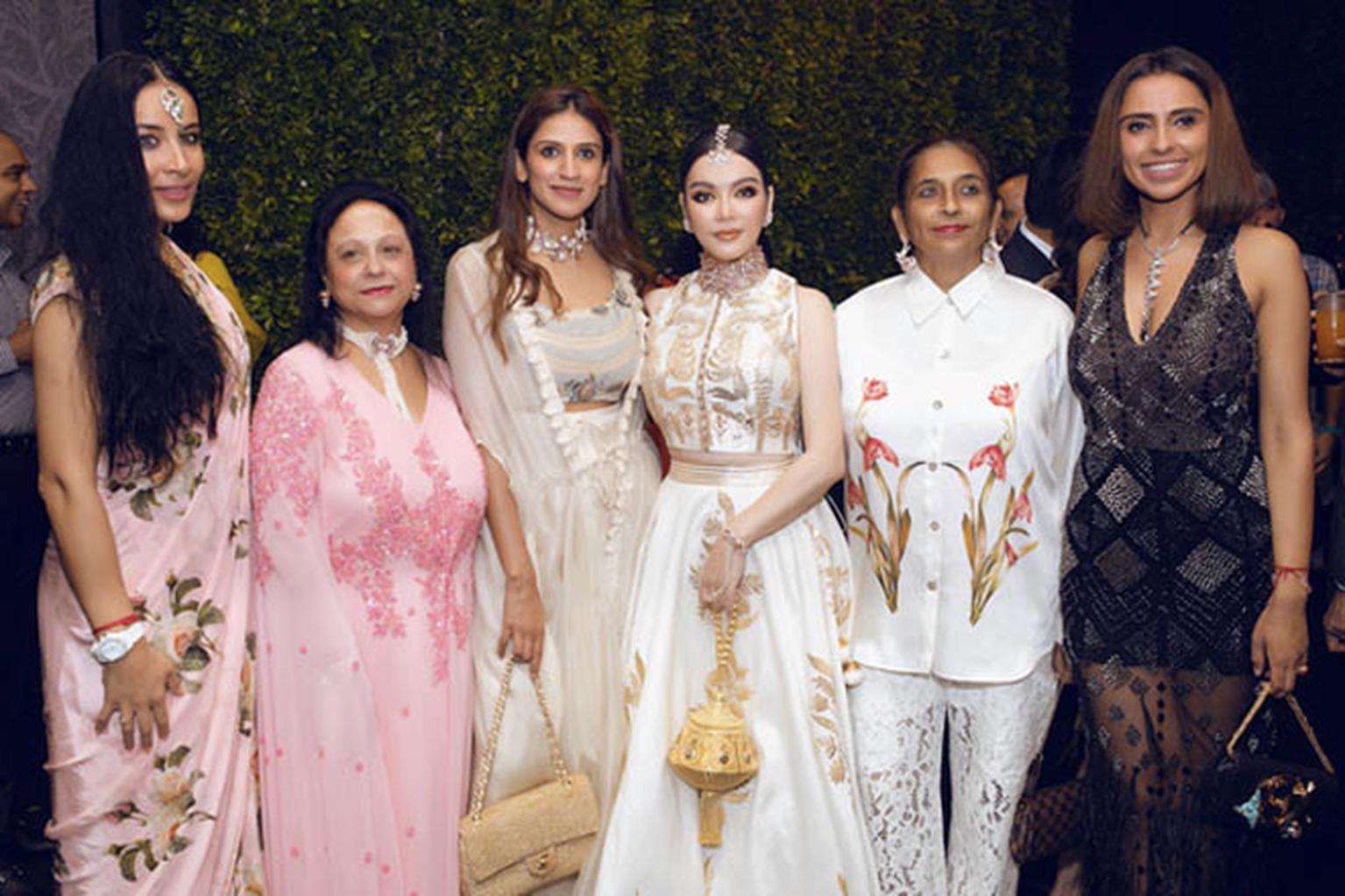 Lý Nhã Kỳ diện váy dát vàng dự tiệc sinh nhật của tỷ phú giàu nhất Ấn Độ-5