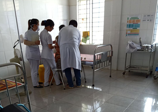 Mẹ bé gái bị cha ruột ném ly vào mặt, khâu 12 mũi: Lúc 13 tháng, con bé cũng bị ném vật cứng làm chấn thương sọ não-3