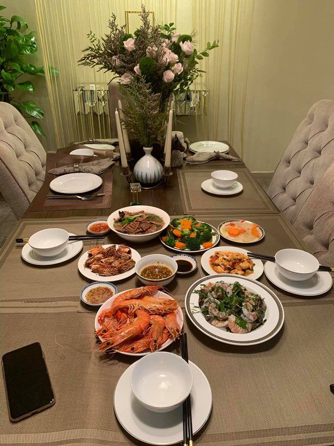 Xoá nghi vấn ghét nhau, Quế Vân mời vợ cũ Việt Anh đến nhà ăn cỗ đẹp như nhà hàng-3