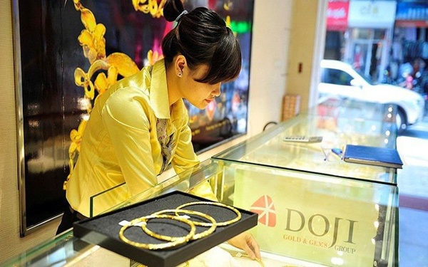 Giá vàng hôm nay 14/8: Sau phiên tăng điên rồ, vàng lao dốc không phanh-1