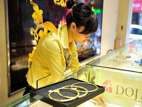 Giá vàng dậy sóng: Có nên bán đất mua vàng?-2