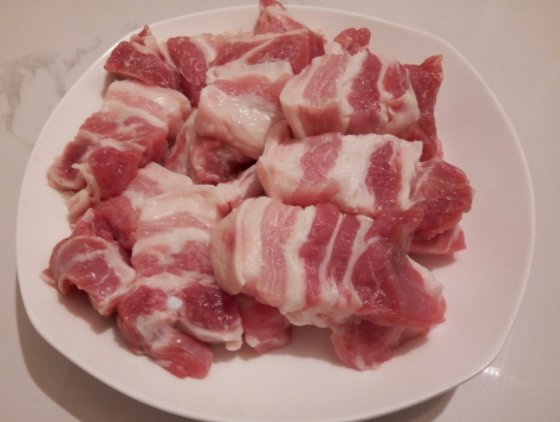 Kho thịt bị dai, chỉ cần thêm thứ này đảm bảo thịt mềm tan trong miệng, thơm mà không béo-1