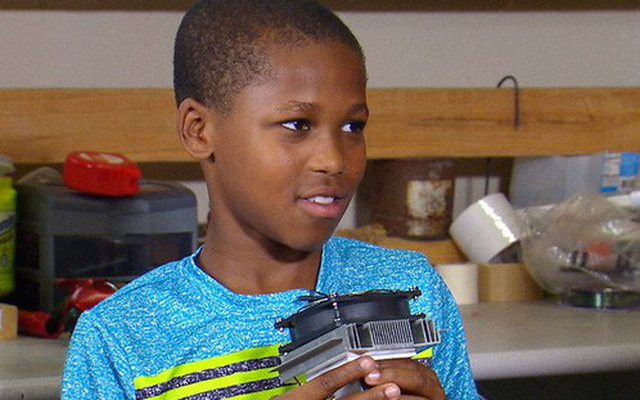 Bé 11 tuổi sáng chế ra thiết bị phát hiện trẻ em bị bỏ quên trong xe-1