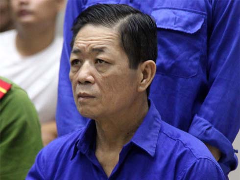 Người thân gào khóc bên thi thể cụ ông 74 tuổi bị xe tải tông chết thảm-4