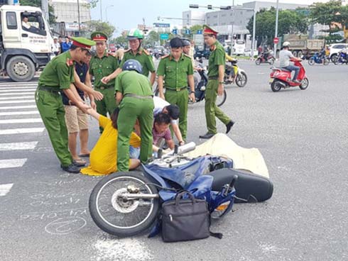Nói với bà đi đổ rác, bé trai 8 tuổi đạp xe bỏ nhà đi-2