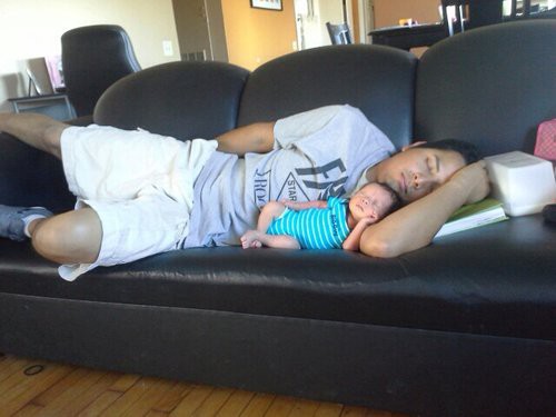 Thương nhau trong kiếp đẻ thuê, các mẹ lại khoe ảnh sao y bản chính của bố và con trai-6