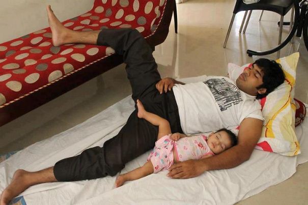 Thương nhau trong kiếp đẻ thuê, các mẹ lại khoe ảnh sao y bản chính của bố và con trai-10