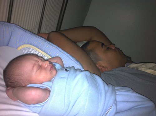 Thương nhau trong kiếp đẻ thuê, các mẹ lại khoe ảnh sao y bản chính của bố và con trai-8