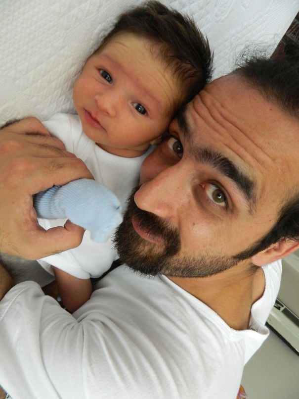 Thương nhau trong kiếp đẻ thuê, các mẹ lại khoe ảnh sao y bản chính của bố và con trai-15