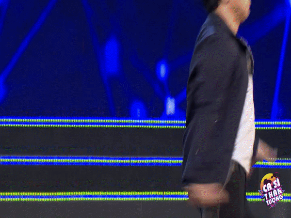 Đi giày độn gần... 20cm, Trấn Thành ngã sấp mặt trên sân khấu-4