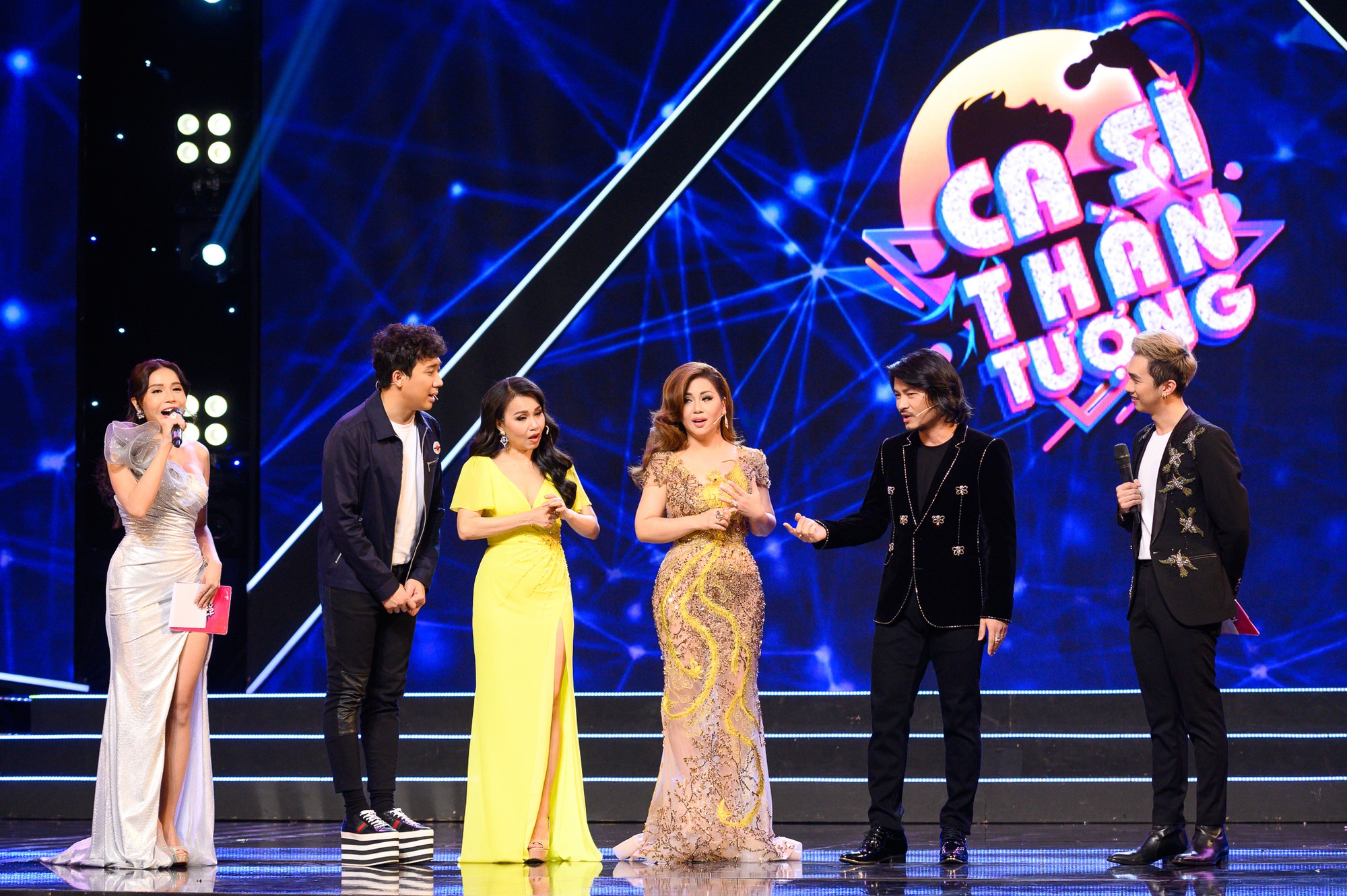 Đi giày độn gần... 20cm, Trấn Thành ngã sấp mặt trên sân khấu-1