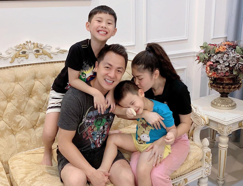 Hotmom Thủy Anh dạy con cách tiêu tiền, đưa ra thử thách 50k cuối cùng bất ngờ với thành quả cậu bé mang lại-1