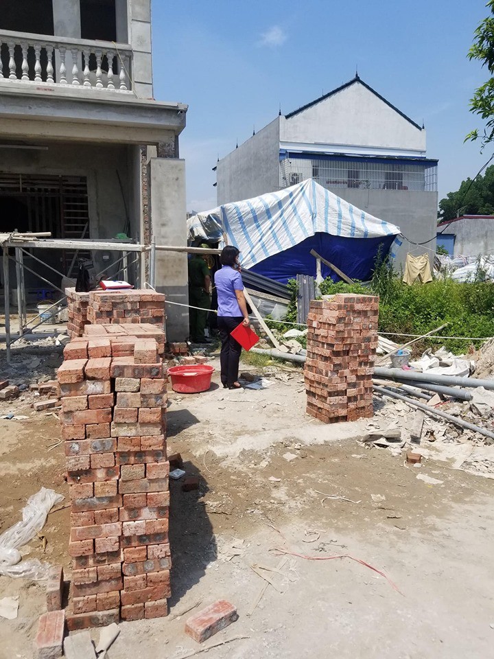 Xôn xao một thi thể đang phân hủy, bị quấn chiếu, chèn bao xi măng quanh người ở Thái Nguyên-1