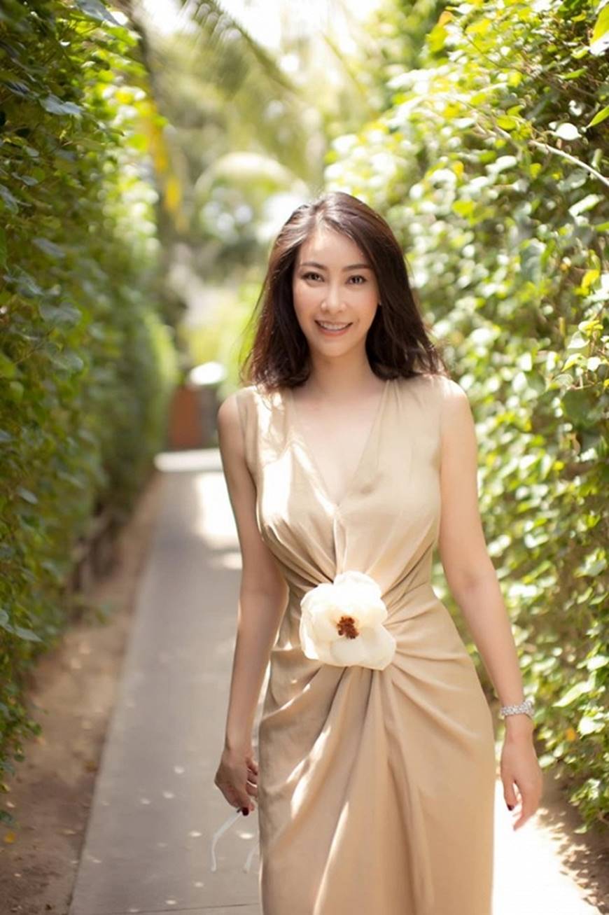 Hà Kiều Anh đăng ảnh xinh đẹp như nữ thần, con gái út ngày càng ra dáng mỹ nhân tương lai-2