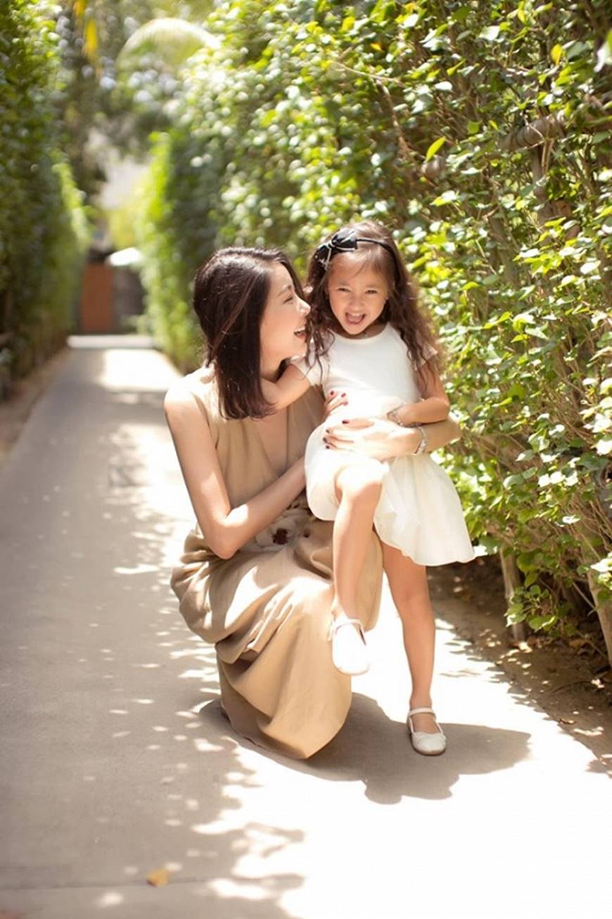 Hà Kiều Anh đăng ảnh xinh đẹp như nữ thần, con gái út ngày càng ra dáng mỹ nhân tương lai-13