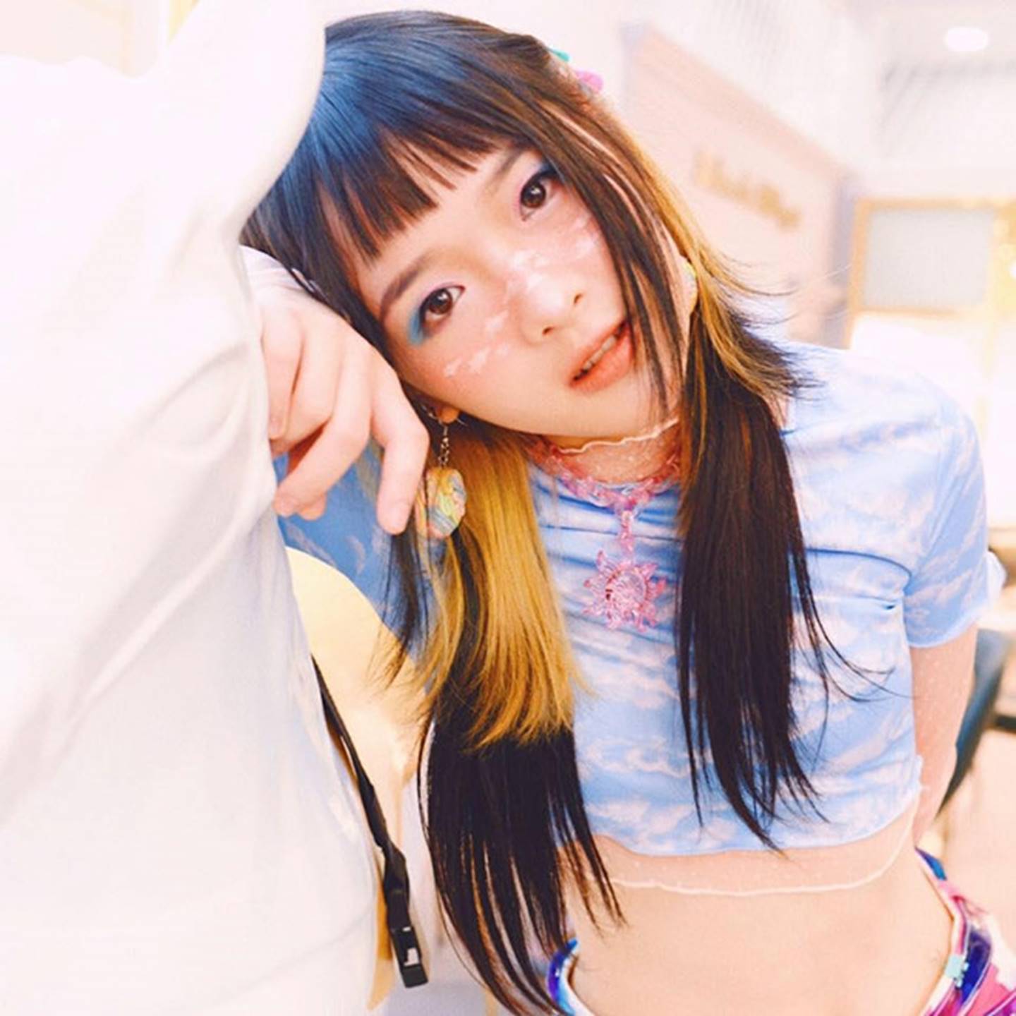 Nhan sắc cô gái 9X có nụ hôn đồng giới với Ánh Dương Về nhà đi con-10