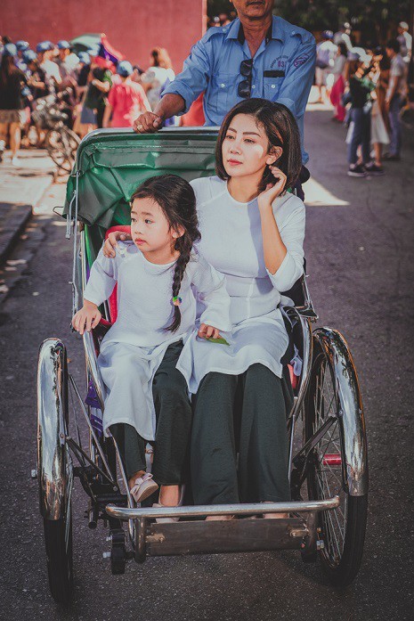 Giữa lúc điều trị ung thư phổi, diễn viên Mai Phương diện đồ đôi du lịch cùng cô con gái nhỏ Lavie-5