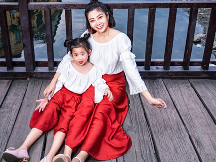 Giữa lúc điều trị ung thư phổi, diễn viên Mai Phương diện đồ đôi du lịch cùng cô con gái nhỏ Lavie