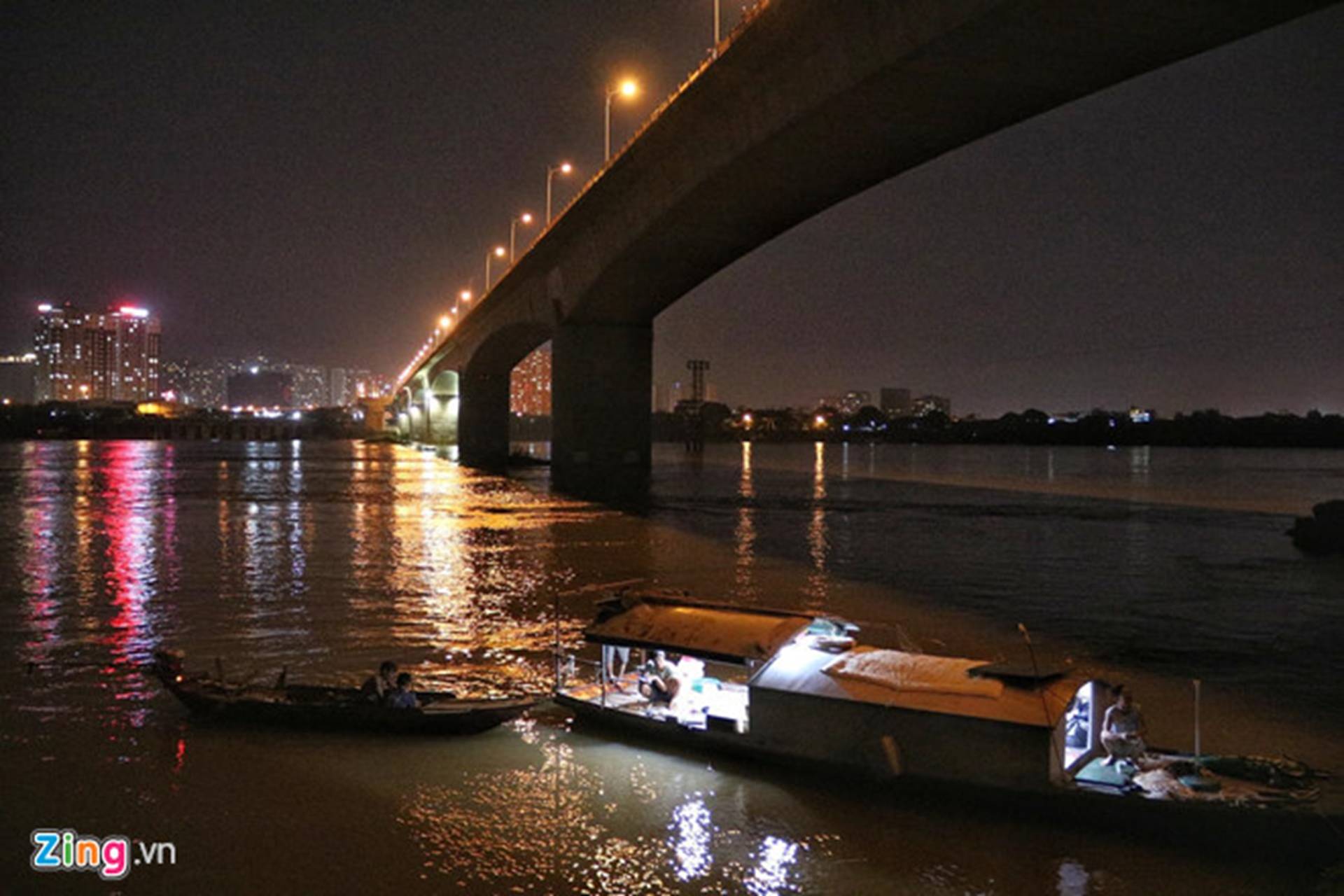 Trắng đêm tìm vớt nữ sinh nhảy cầu Vĩnh Tuy-3