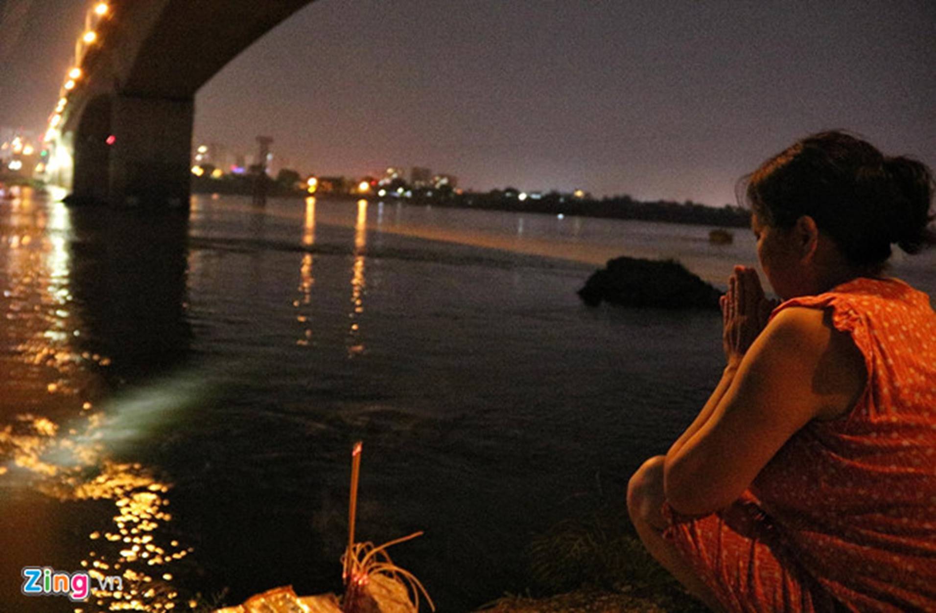 Trắng đêm tìm vớt nữ sinh nhảy cầu Vĩnh Tuy-4