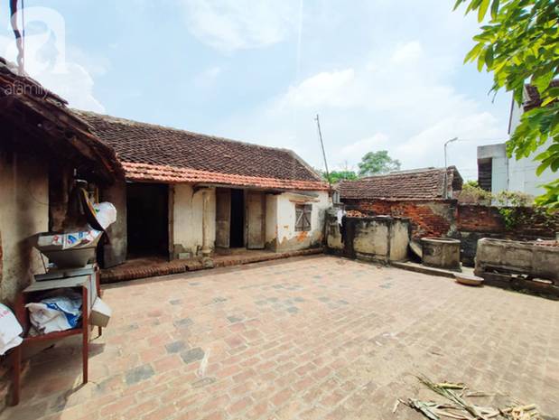 Xót cảnh người mẹ điên ú ớ nằm dưới đất nhìn con gái 15 ngày tuổi không biết mặt bố là ai vì bị hiếp dâm-1