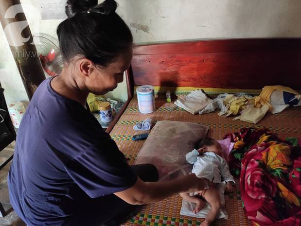 Xót cảnh người mẹ điên ú ớ nằm dưới đất nhìn con gái 15 ngày tuổi không biết mặt bố là ai vì bị hiếp dâm-5