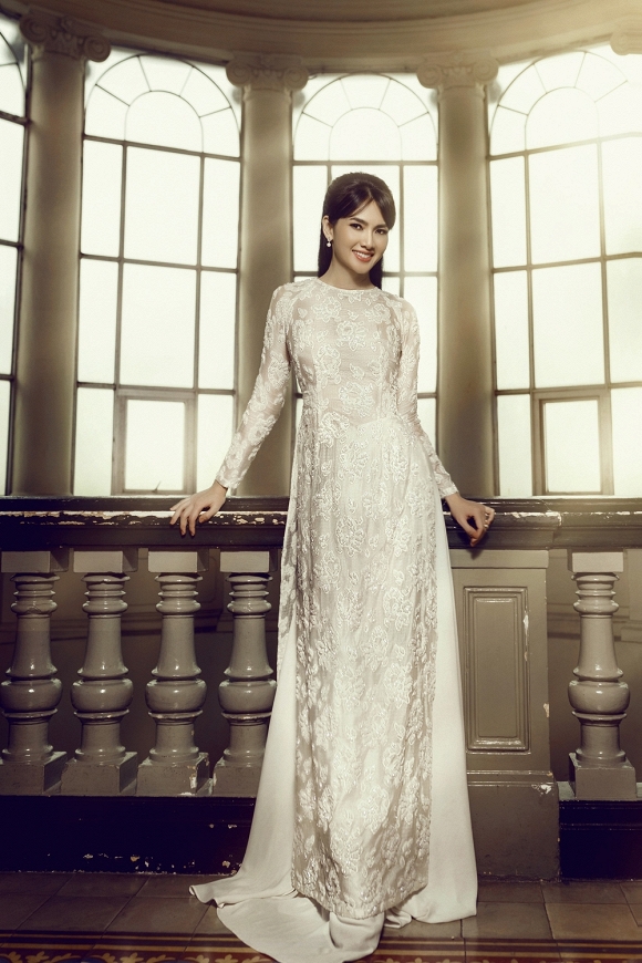 Anh Thư khoe dáng kiêu sa với áo dài thướt tha-3