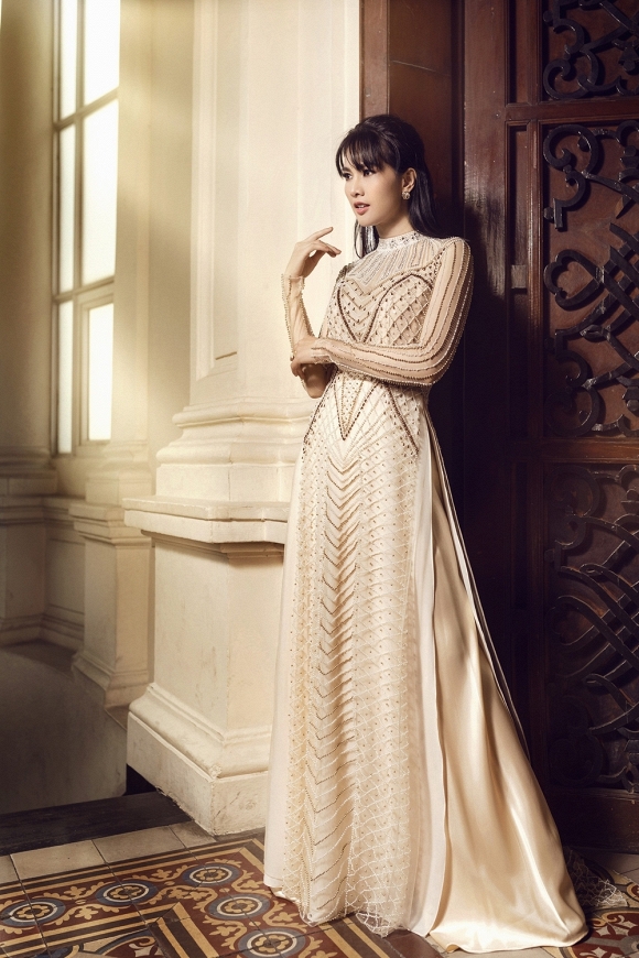 Anh Thư khoe dáng kiêu sa với áo dài thướt tha-9