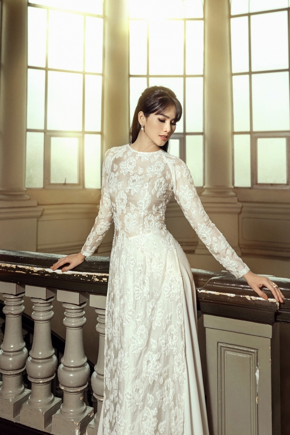 Anh Thư khoe dáng kiêu sa với áo dài thướt tha-13