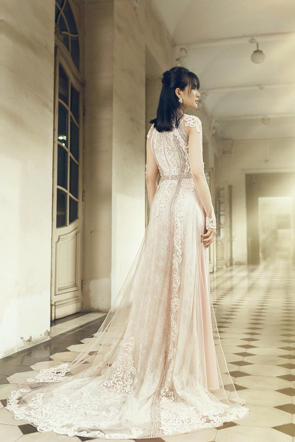 Anh Thư khoe dáng kiêu sa với áo dài thướt tha-7