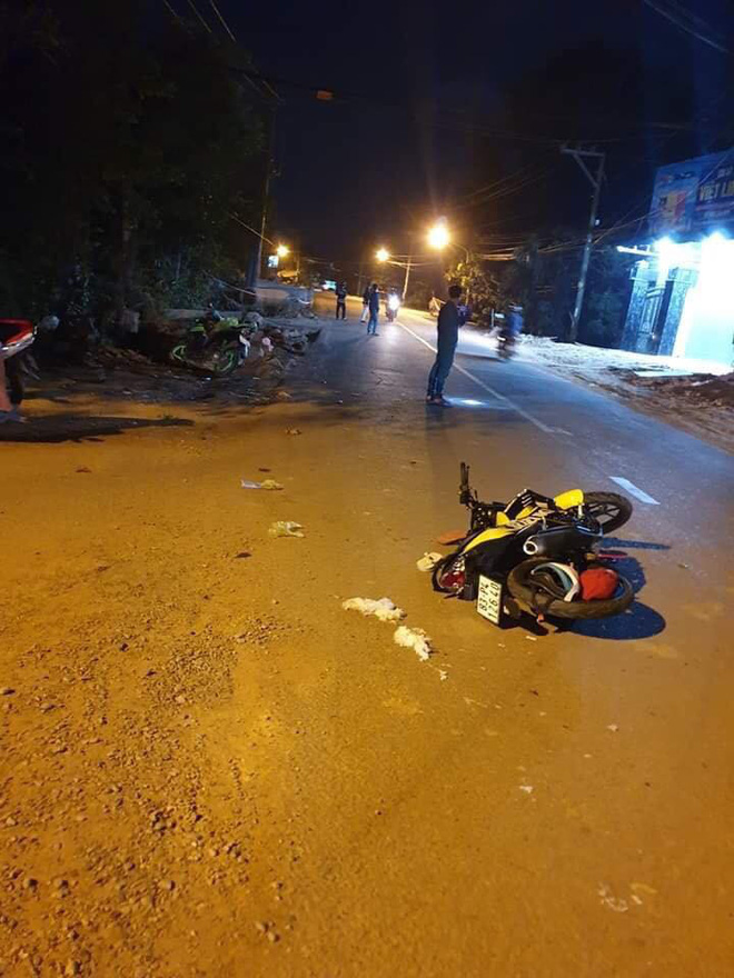 Cô gái trẻ truy đuổi kẻ giật điện thoại trong đêm, tông xe trọng thương 2 thanh niên đi đường-2