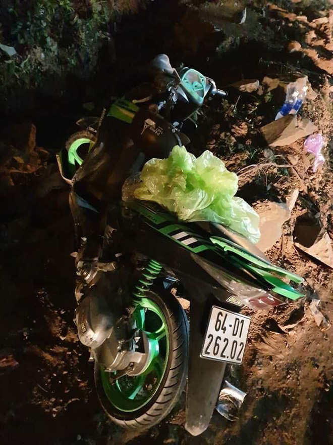 Cô gái trẻ truy đuổi kẻ giật điện thoại trong đêm, tông xe trọng thương 2 thanh niên đi đường-3