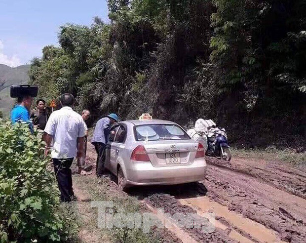 Nhóm nghi phạm nước ngoài bàn kế hoạch cướp, giết tài xế ngay trên taxi-2