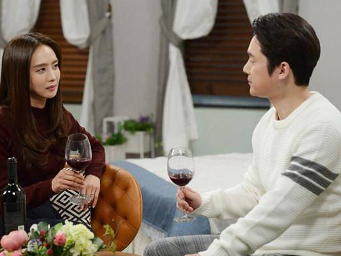 Vừa bước vào phòng trọ của bạn gái, tôi đã lao vào nhà vệ sinh để nôn nhưng vào bên trong rồi tôi còn choáng váng hơn nữa-3