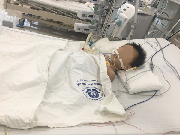 Bác sĩ chỉ ra nguyên nhân bé trai 2 tuổi nguy kịch do dùng thuốc hạ sốt paracetamol vượt ngưỡng cho phép hàng trăm lần-1