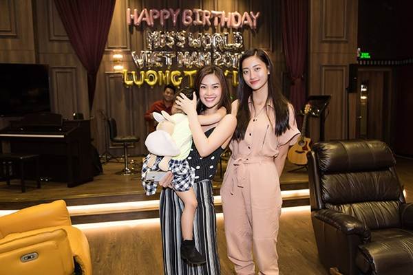 Hoa hậu Tiểu Vy và dàn người đẹp để mặt mộc dự sinh nhật Hoa hậu Lương Thuỳ Linh-4