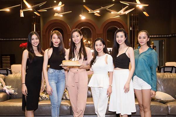 Hoa hậu Tiểu Vy và dàn người đẹp để mặt mộc dự sinh nhật Hoa hậu Lương Thuỳ Linh-11