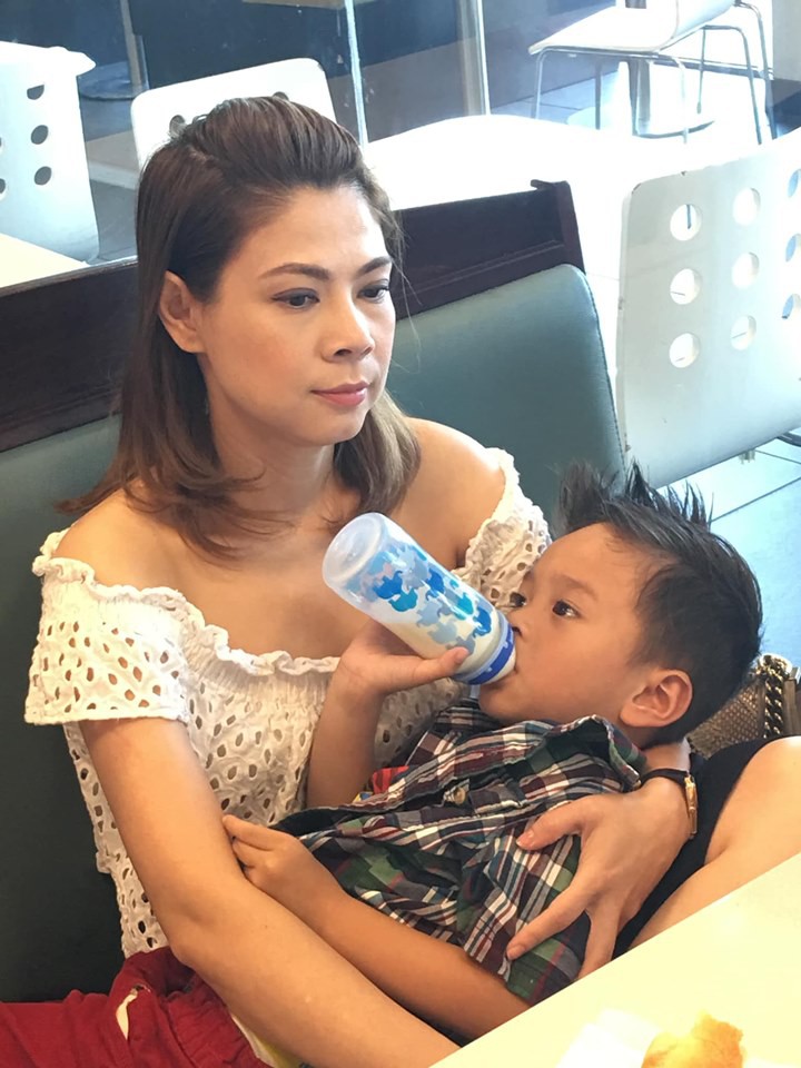 Con trai Ngô Kiến Huy được Thanh Thảo nhận nuôi suốt 8 năm giờ đã lớn bảnh bao, biết làm đủ việc nhà và chăm 3 em gái-12